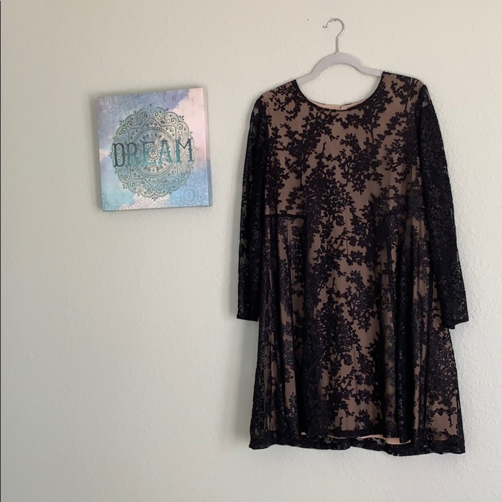 CeCe black lace flowy mini dress with open back